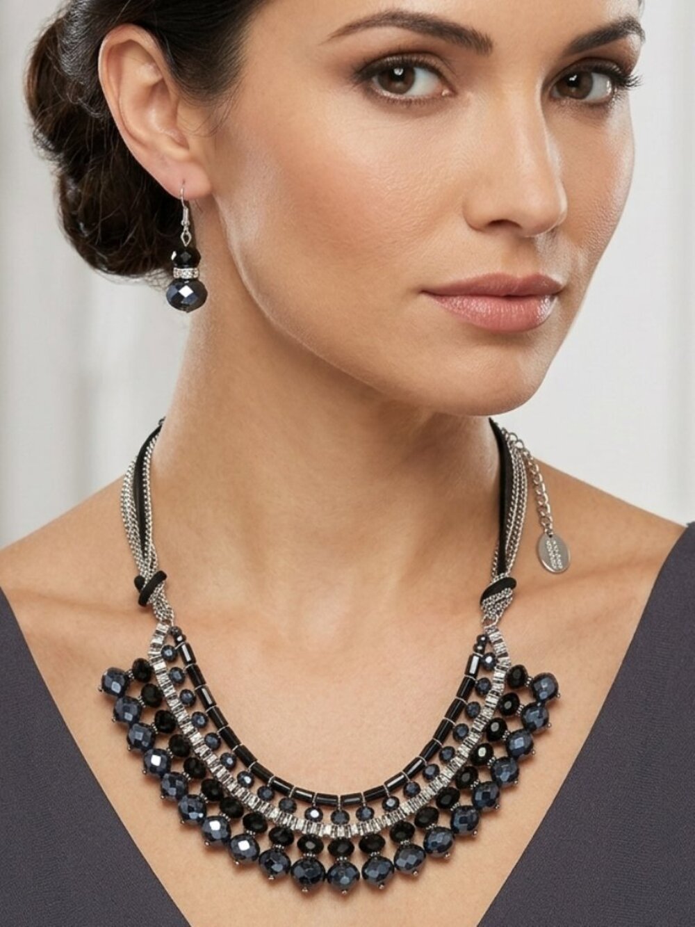 Ali khan black glass bead bib necklace with chain suede back & matching earring
